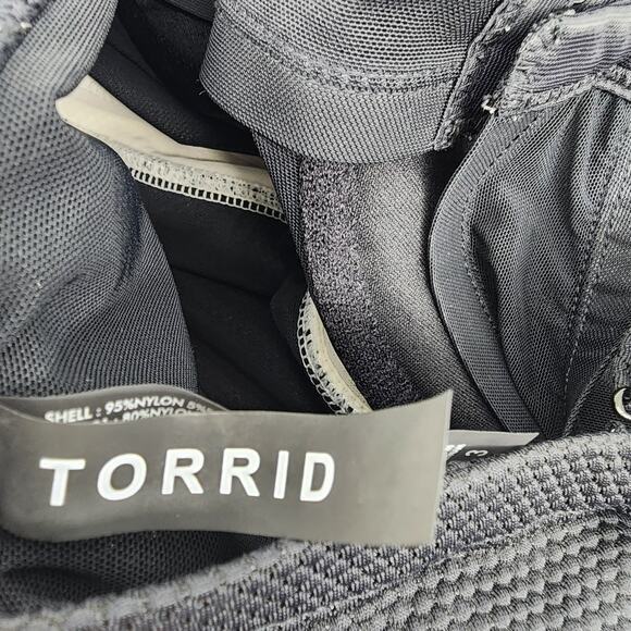 Torrid Womens Black & White Halter One-Piece Swimsuit Size 3 Nylon/Spandex Blend - Picture 3 of 5